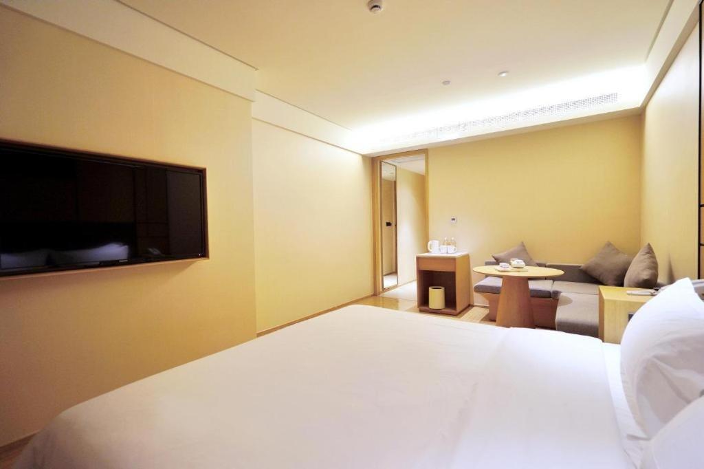 Ji Hotel Shanghai Hongqiao Yan'An XI Road Exterior photo