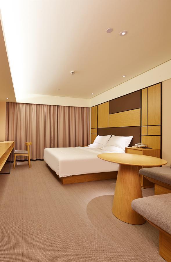 Ji Hotel Shanghai Hongqiao Yan'An XI Road Exterior photo